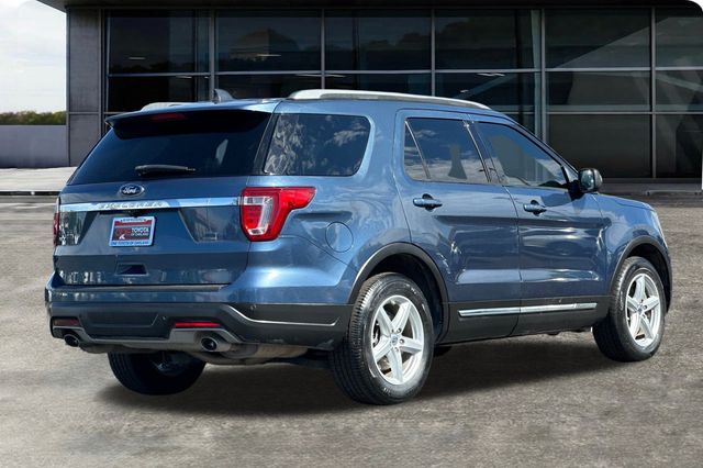 2018 Ford Explorer XLT photo 3