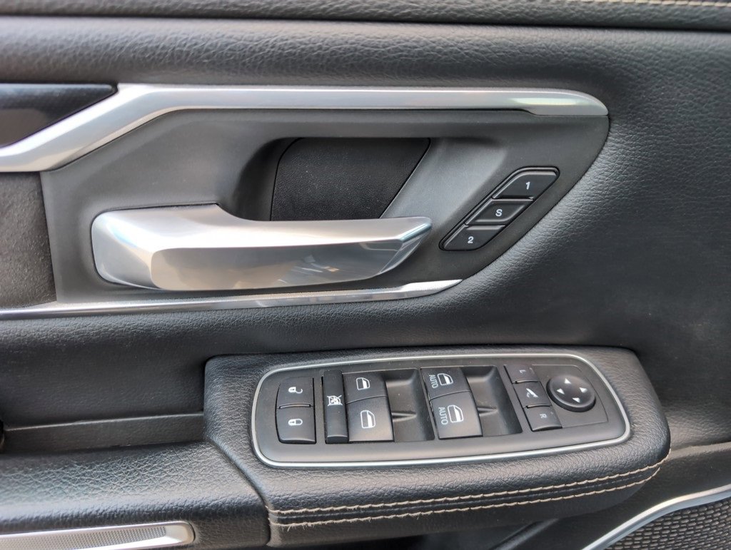 2020 Ram 1500 Laramie photo 11
