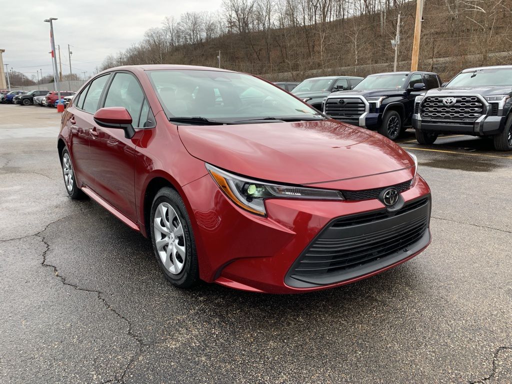 2025 Toyota Corolla LE's photo