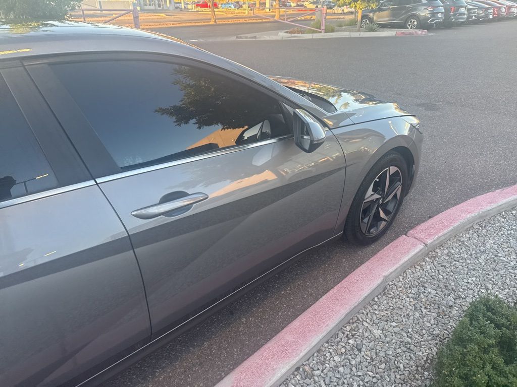 2023 Hyundai Elantra Hybrid Limited photo 9