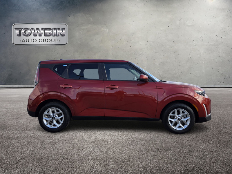 2024 Kia Soul LX photo 3