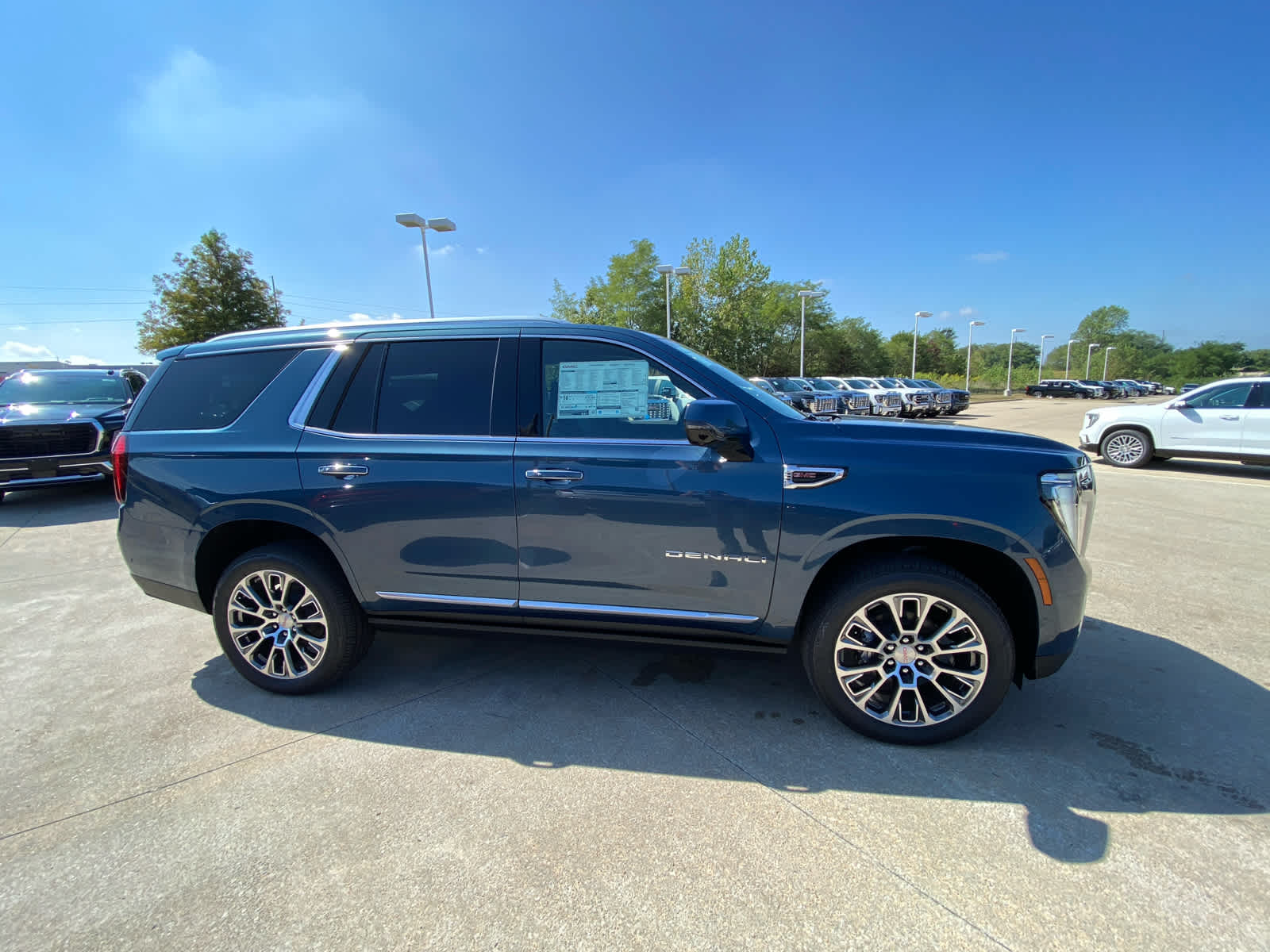 2025 Gmc Yukon Denali photo 4