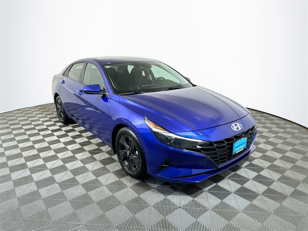 2022 Hyundai Elantra SEL photo 4