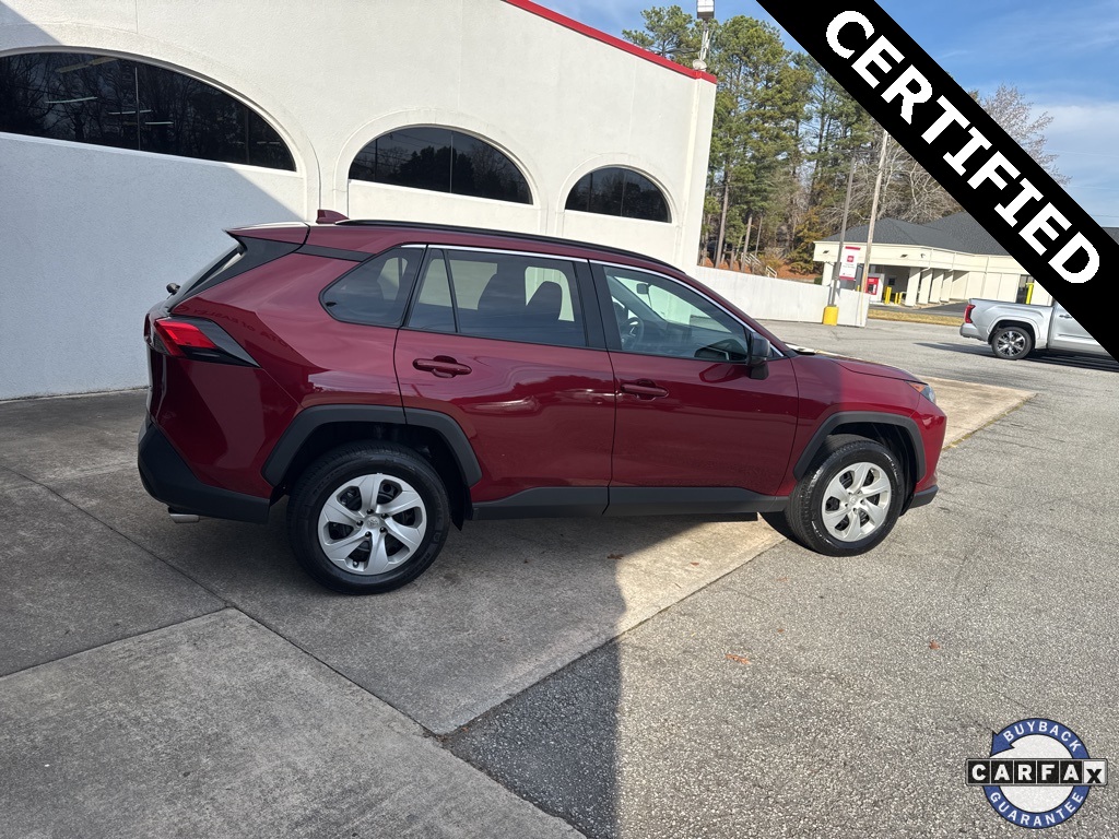 2019 Toyota RAV4 LE photo 3