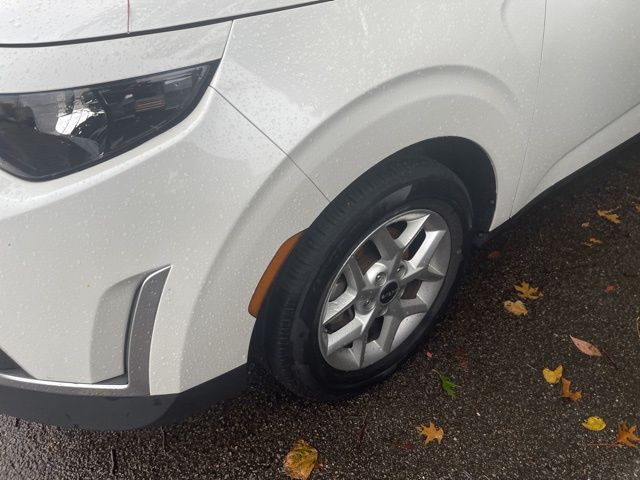 2023 Kia Soul LX photo 4