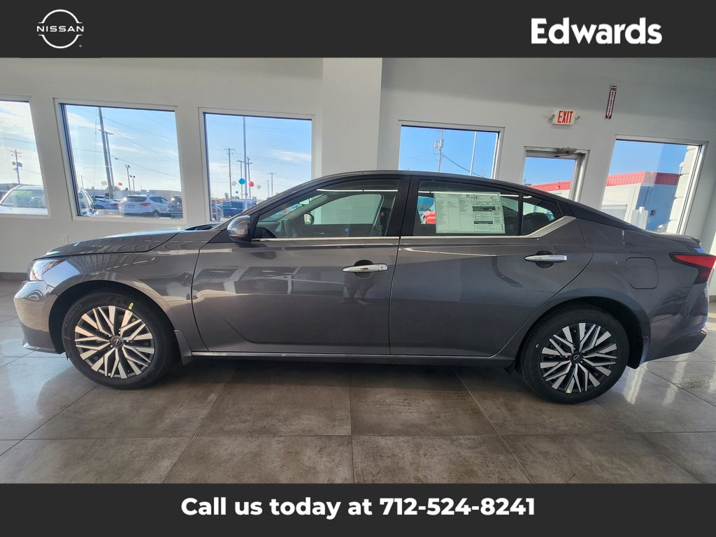 2025 Nissan Altima SV photo 4