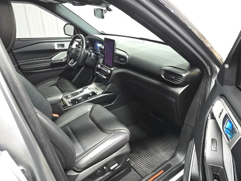 2022 Ford Explorer ST photo 16