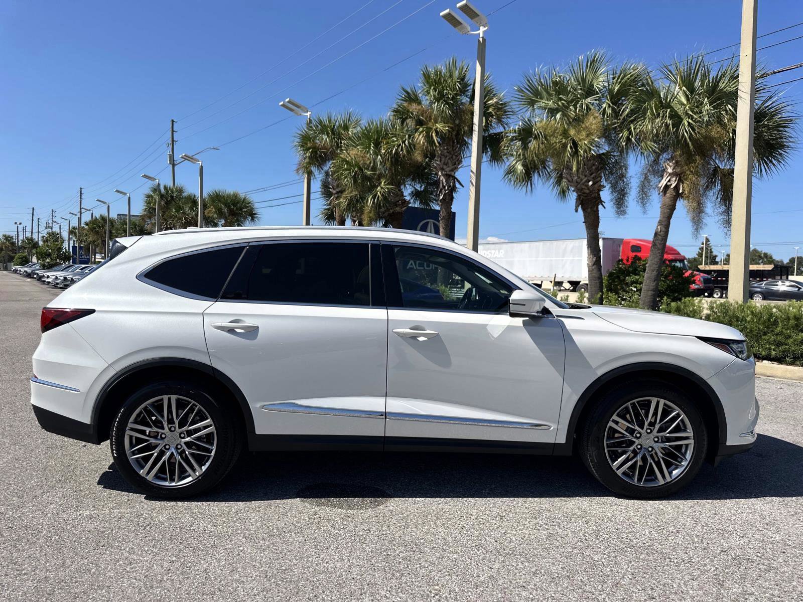 2023 Acura MDX SH-AWD Advance photo 3