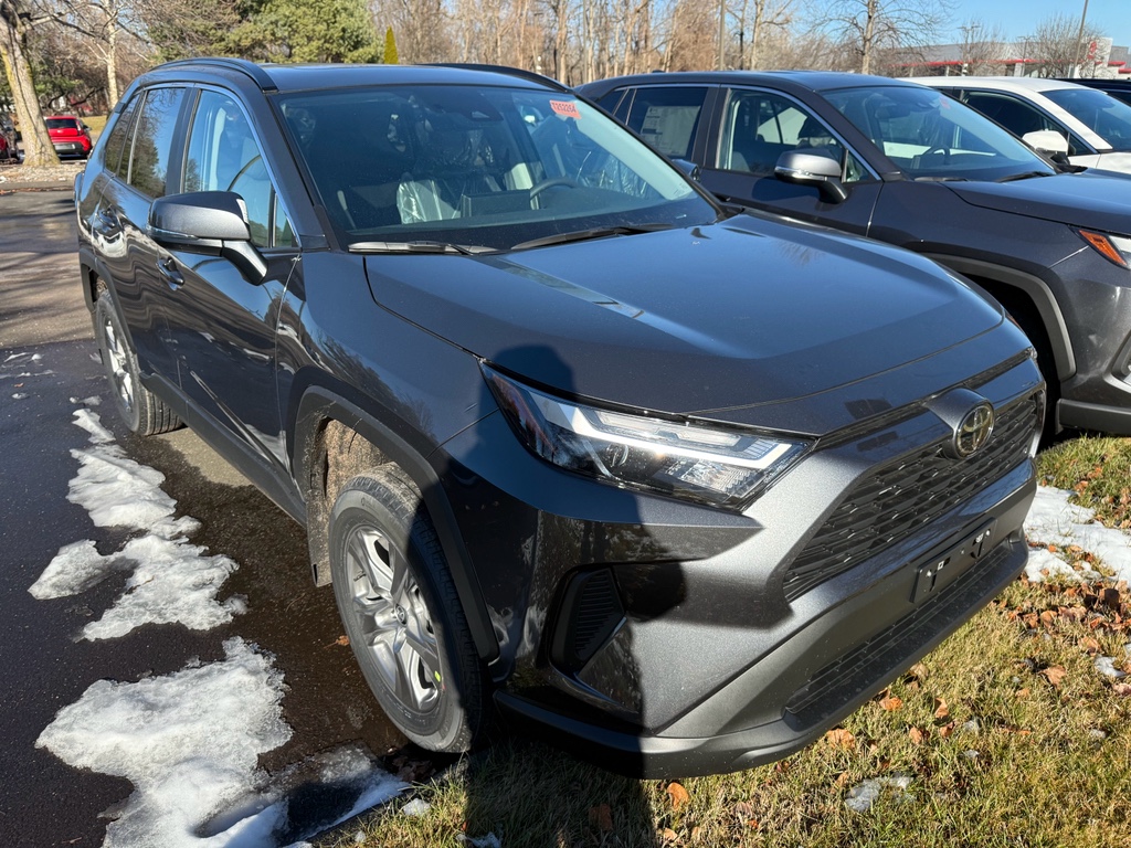 2025 Toyota RAV4 XLE's photo