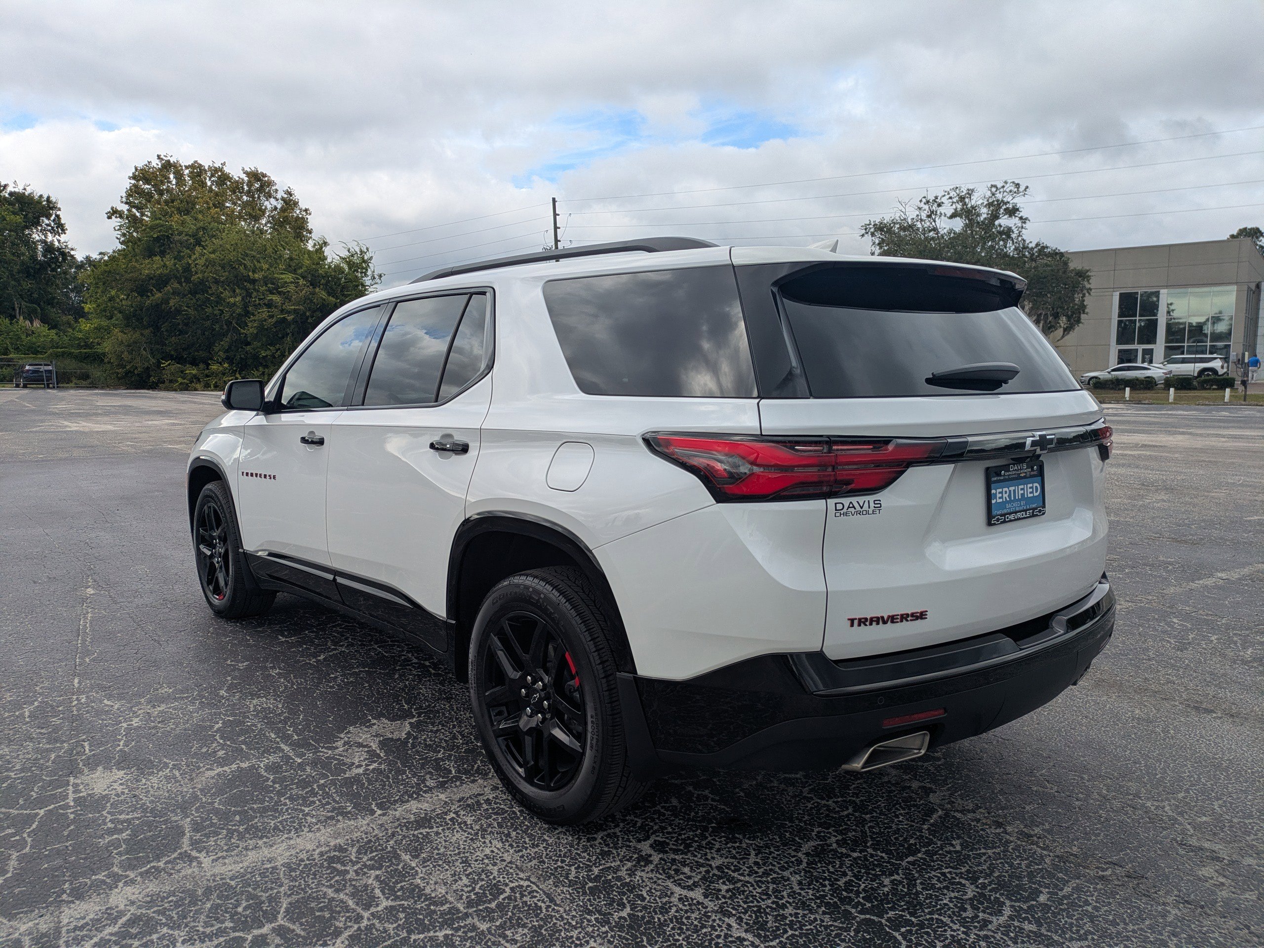 2023 Chevrolet Traverse Premier photo 5