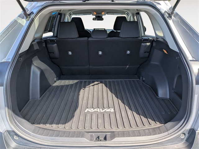 2021 Toyota RAV4 LE photo 15