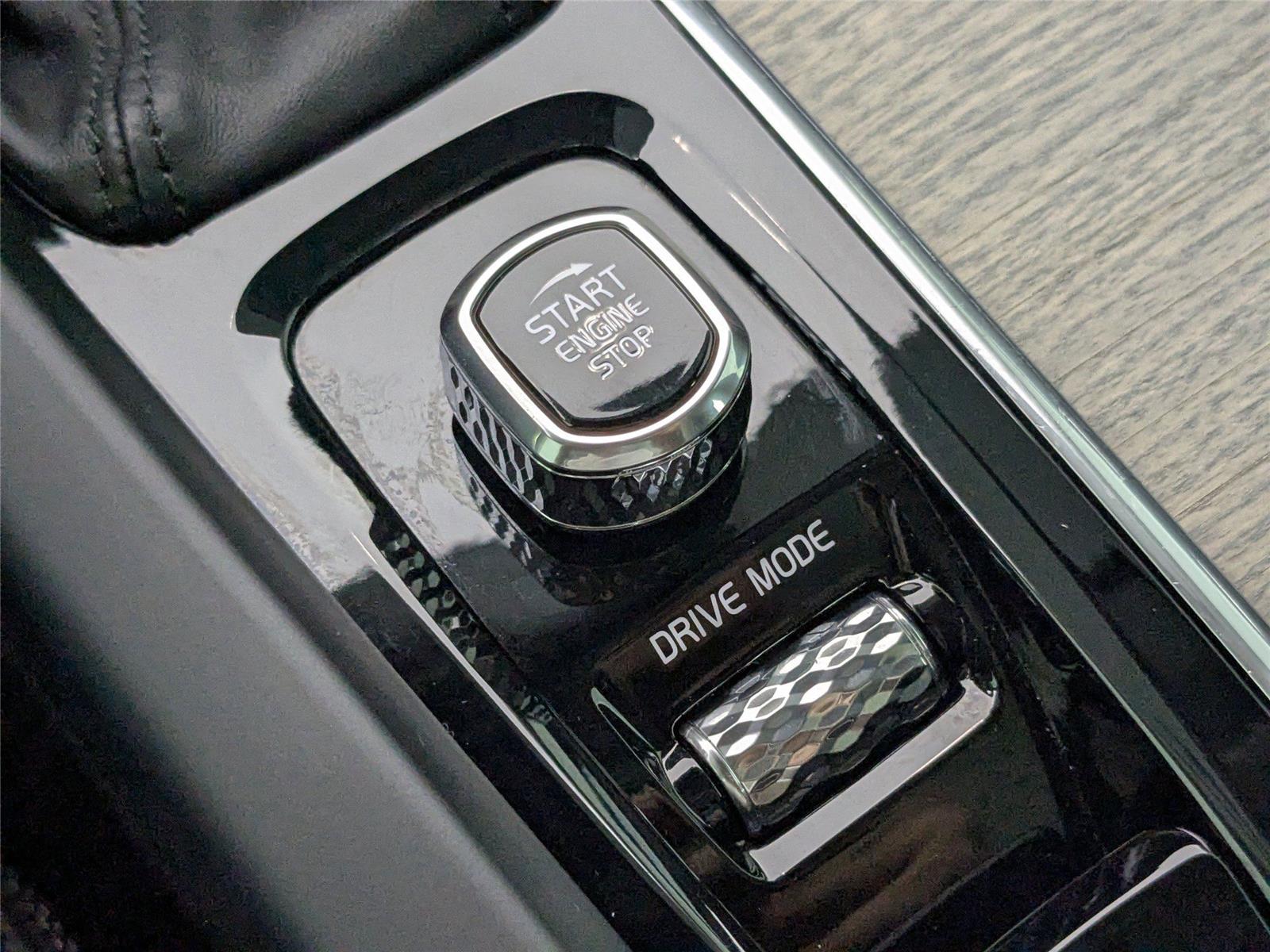 2021 Volvo XC60 Inscription photo 18