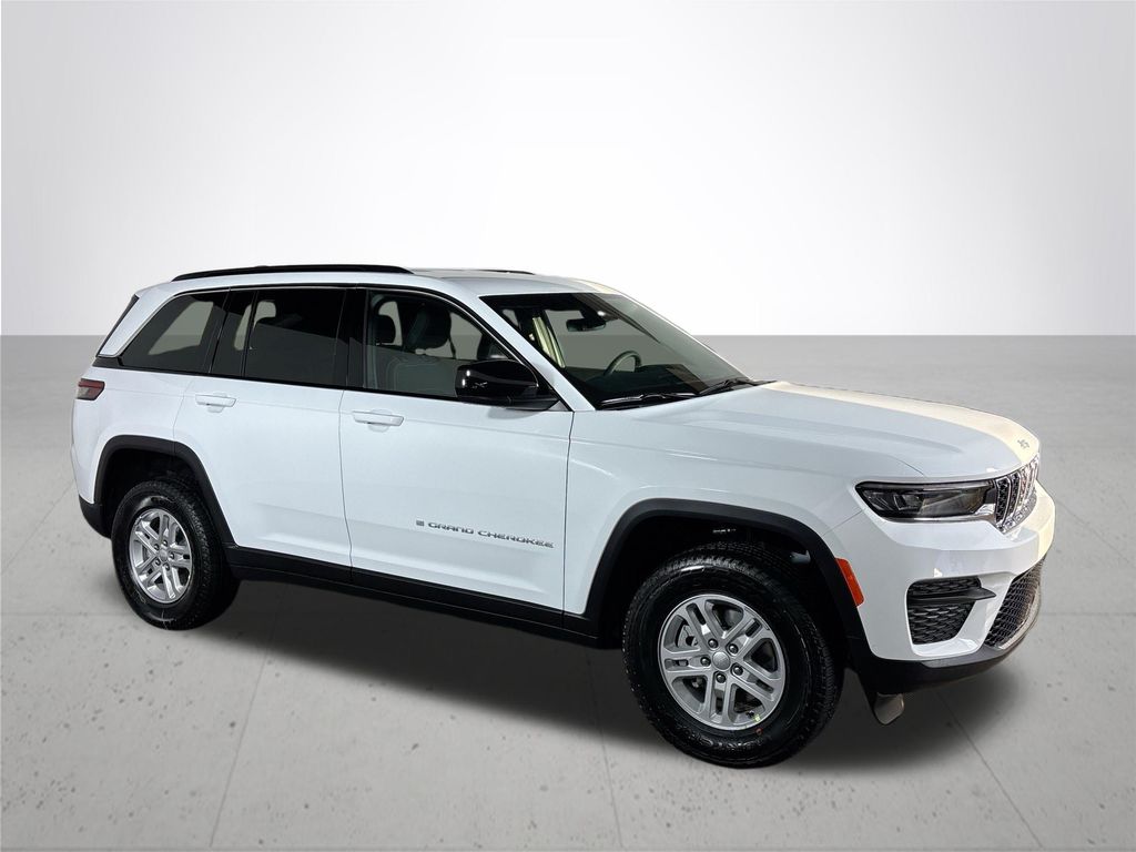 2025 Jeep Grand Cherokee Laredo photo 4