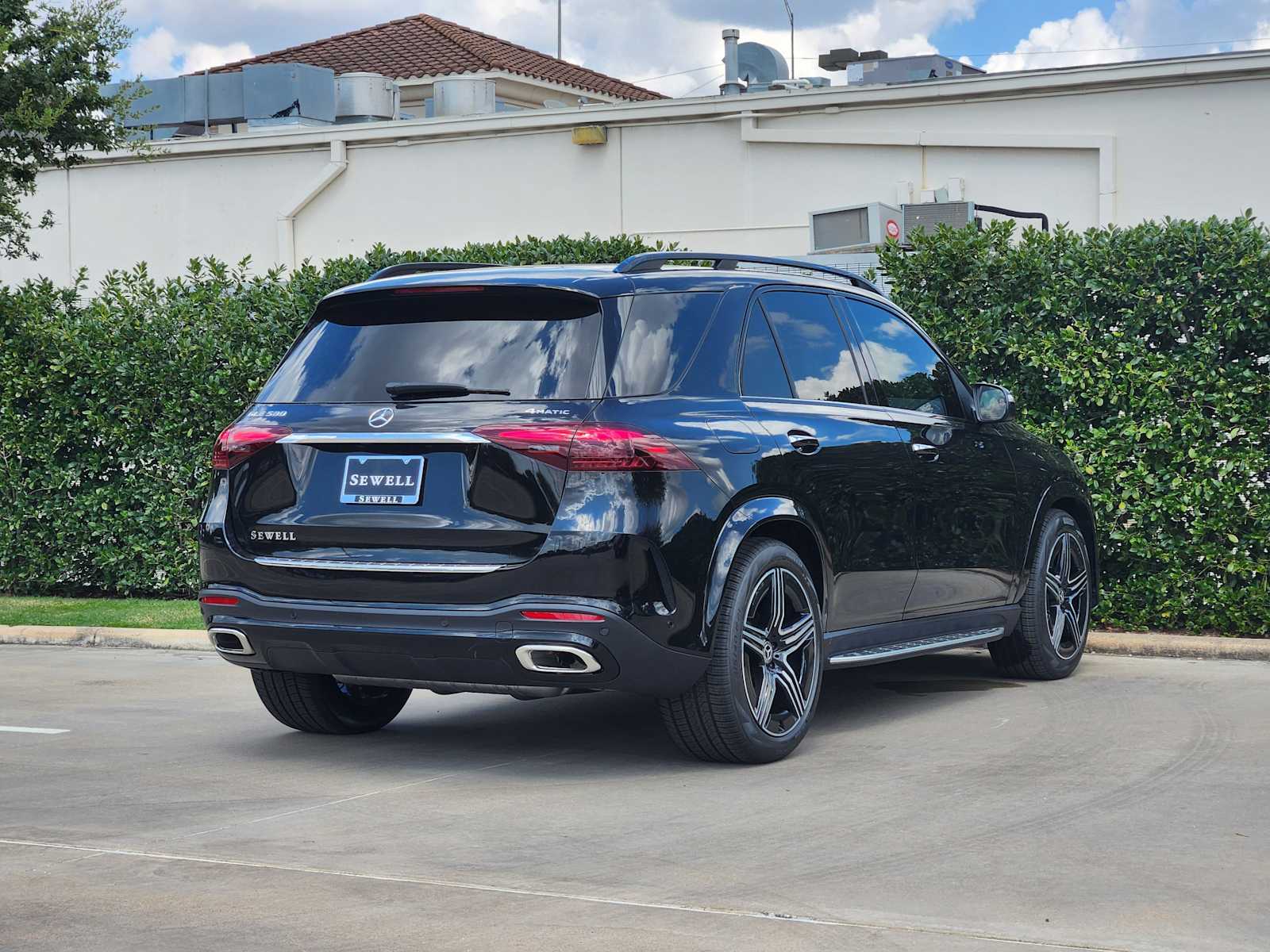 2026 Mercedes Benz GLE 580 4MATIC photo 4