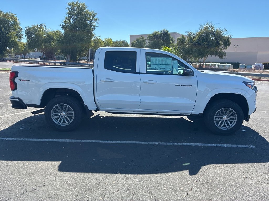 2026 Chevrolet Colorado LT photo 2