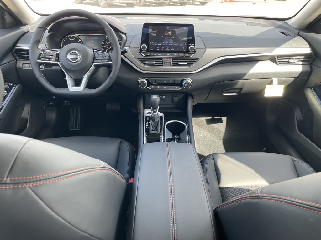 2025 Nissan Altima SR photo 14