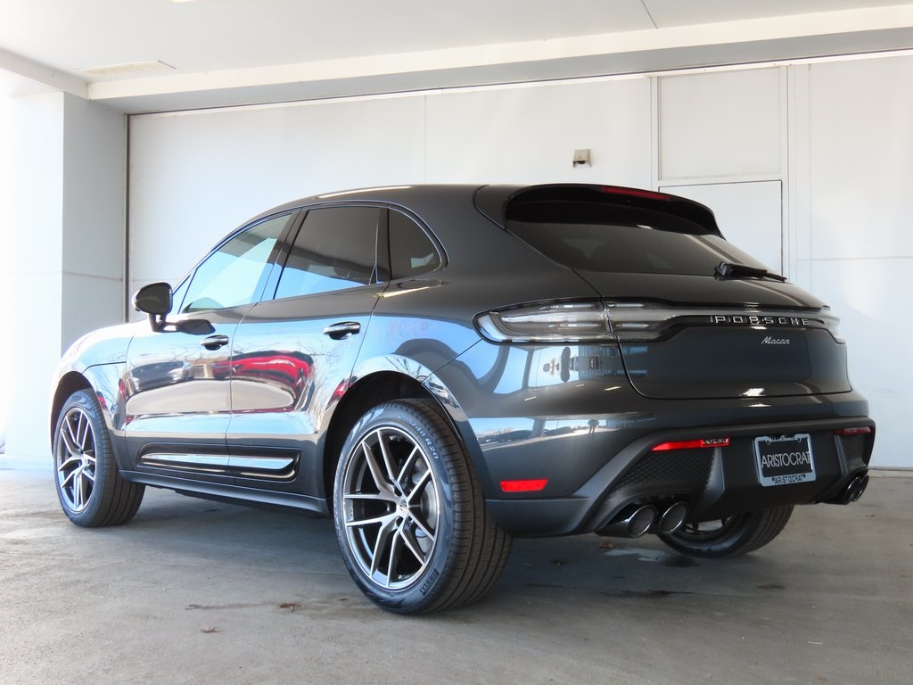 2025 Porsche Macan T photo 3