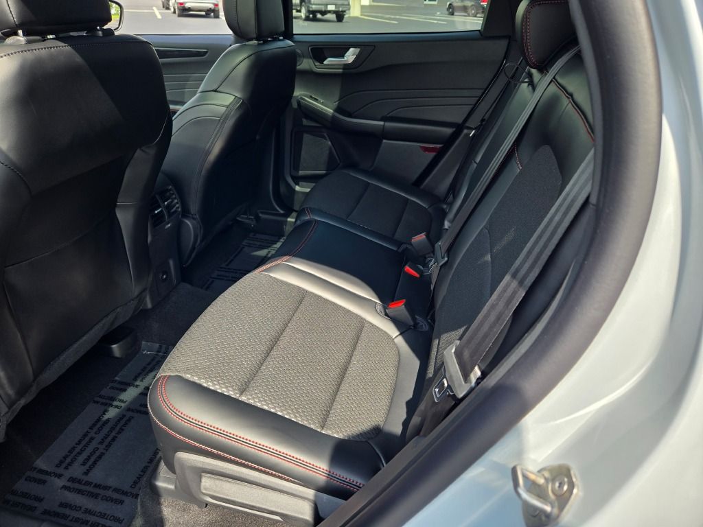 2025 Ford Escape Hybrid ST-Line Select photo 16