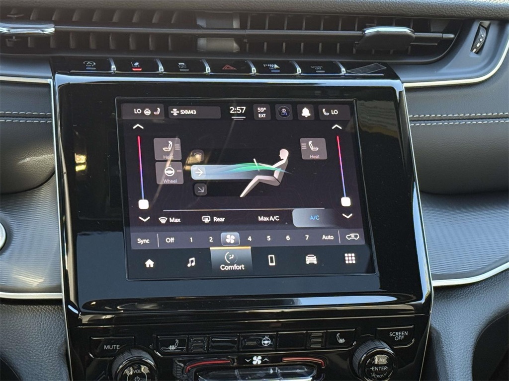 2025 Jeep Grand Cherokee Altitude X photo 2