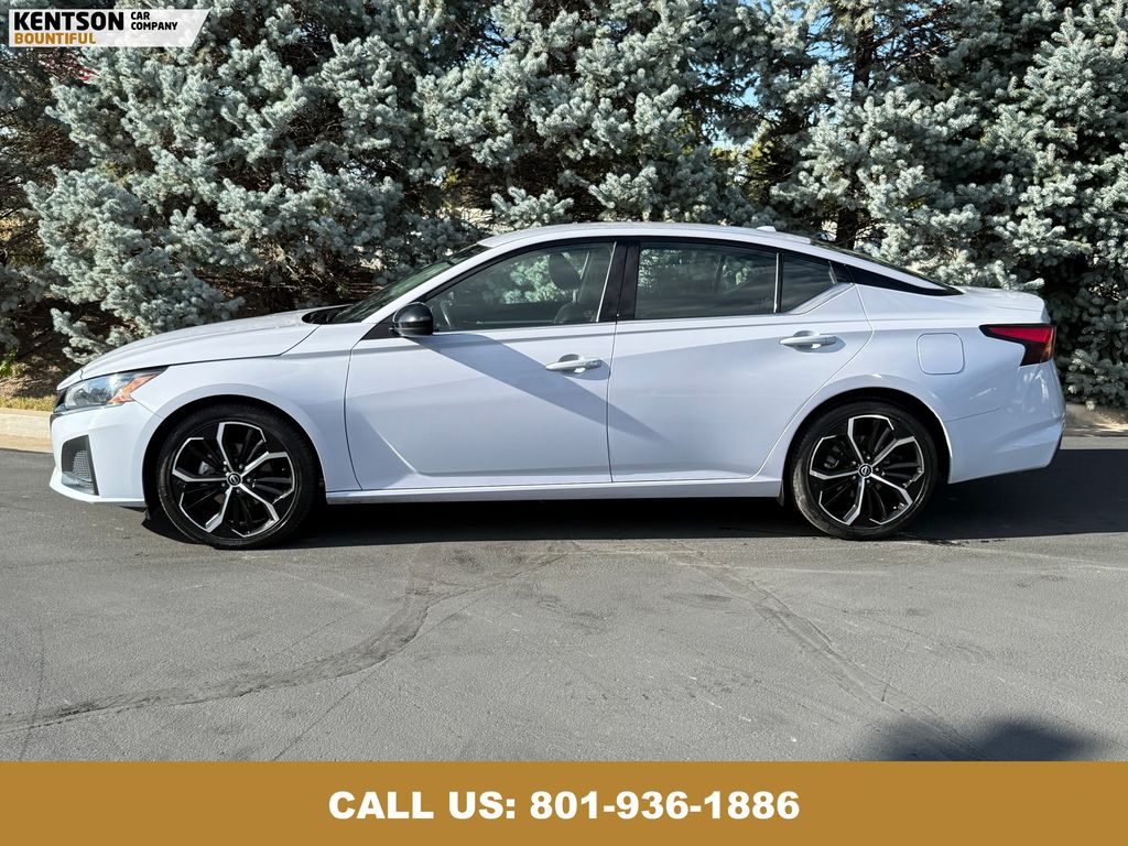 2024 Nissan Altima 2.5 SR photo 4