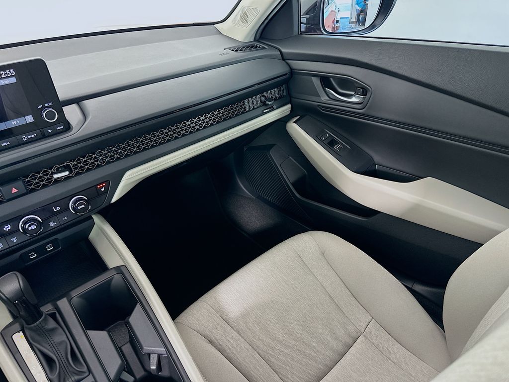 2025 Honda Accord 1.5T SE photo 22