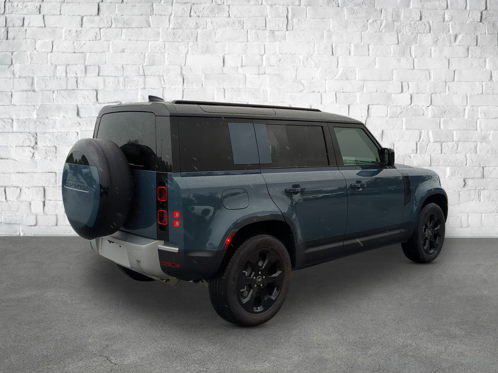 2025 Land Rover Defender 110 S photo 6