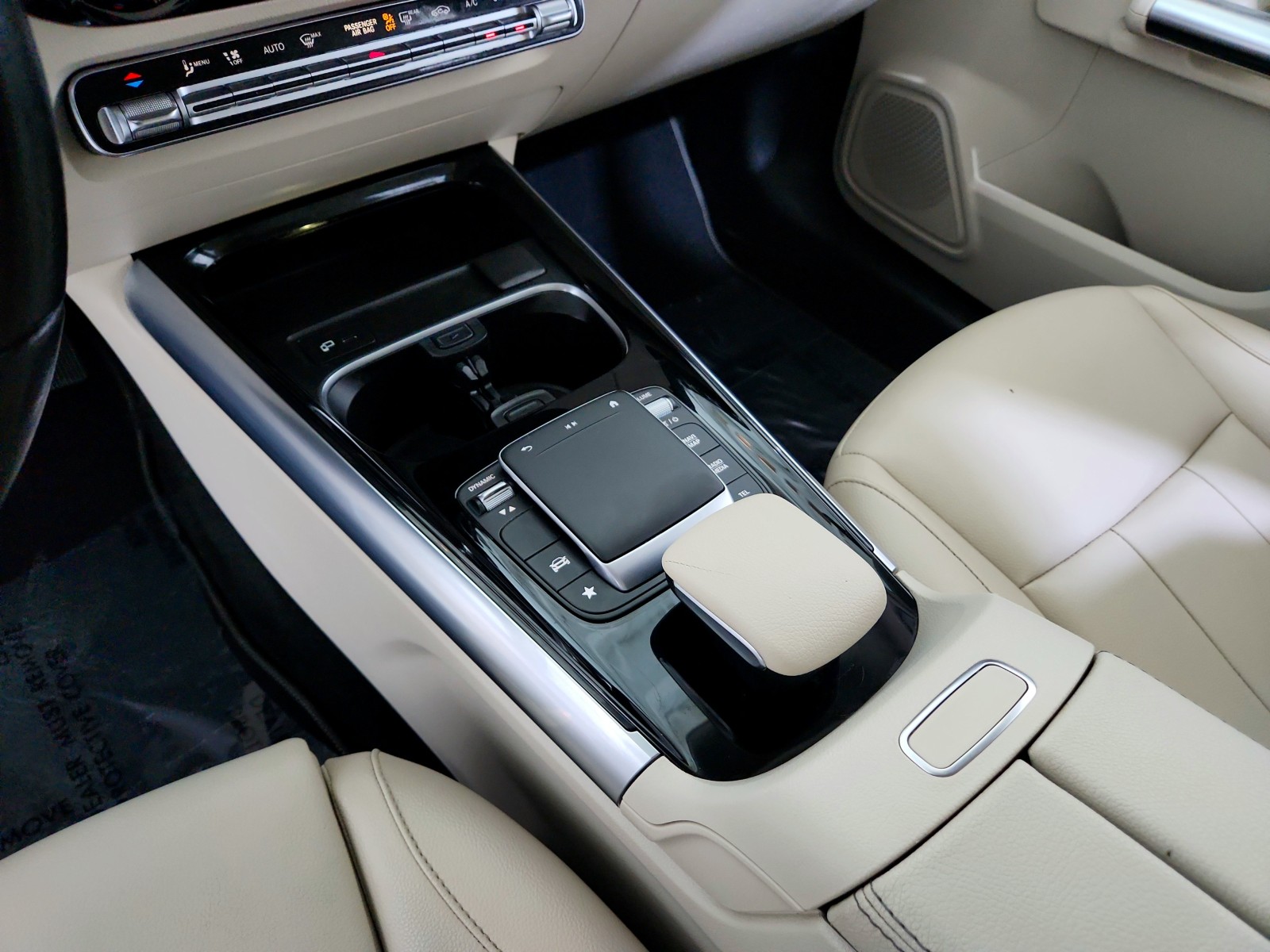 2022 Mercedes Benz GLA 250 4MATIC photo 23