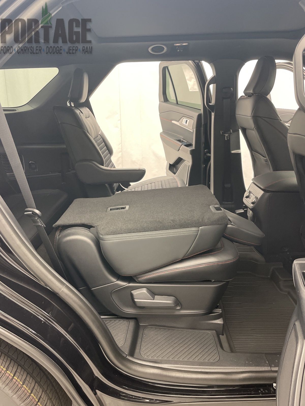 2025 Ford Explorer ST-Line photo 39