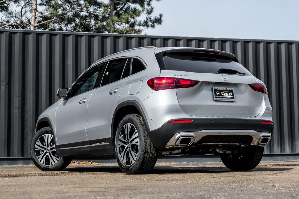 2025 Mercedes Benz GLA 250 4MATIC photo 2