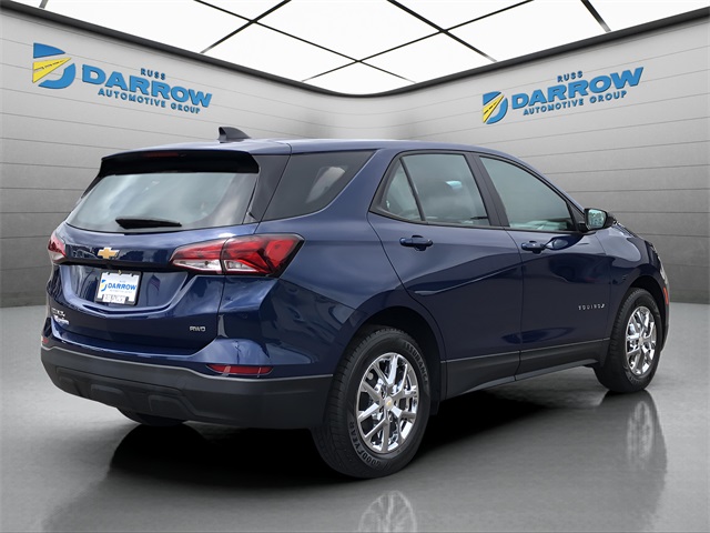 2022 Chevrolet Equinox LS photo 3