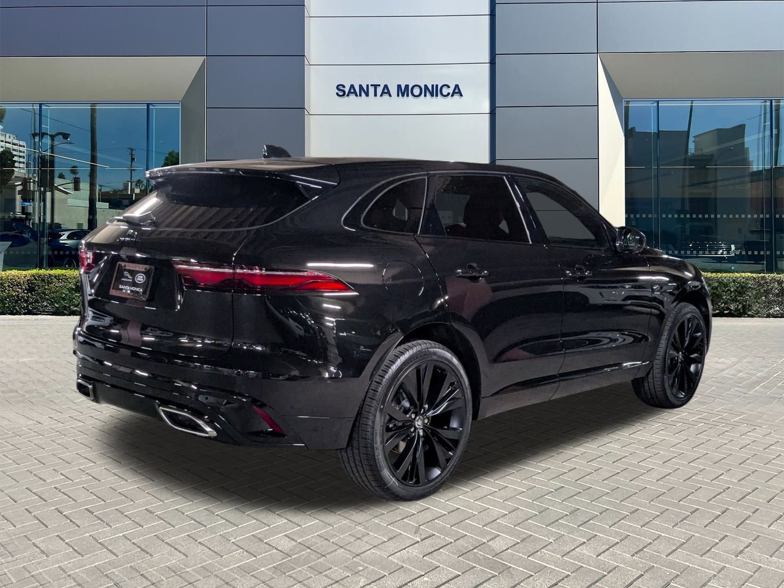 2025 Jaguar F-PACE P400 R-Dynamic S photo 2