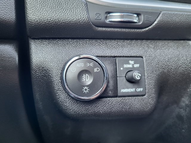 2017 Chevrolet Traverse 2LT photo 25