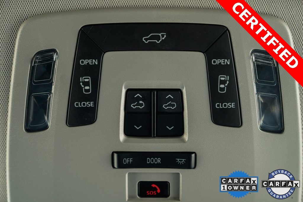 2021 Toyota Sienna XLE photo 20