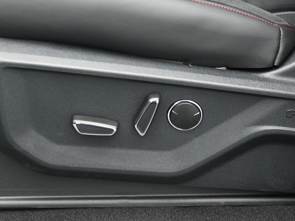 2025 Ford F-150 Lariat photo 8