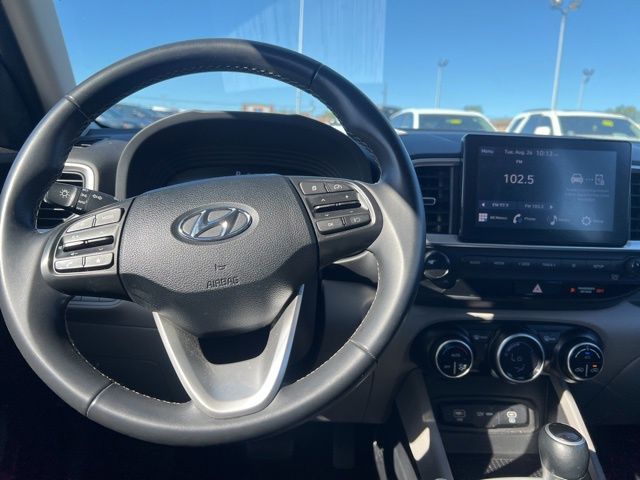 2024 Hyundai Venue SEL photo 13