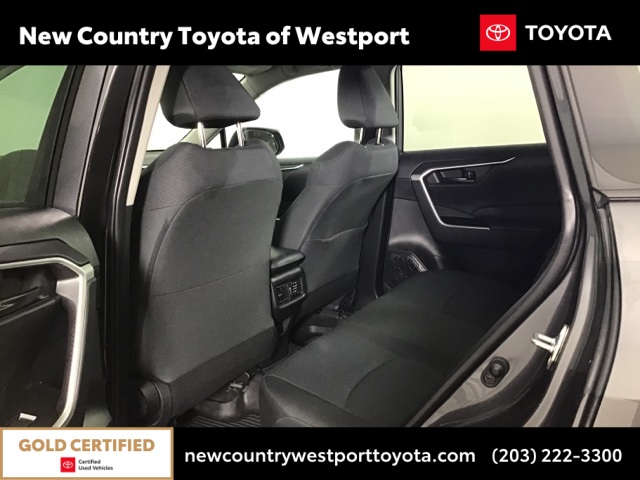 2022 Toyota RAV4 LE photo 11