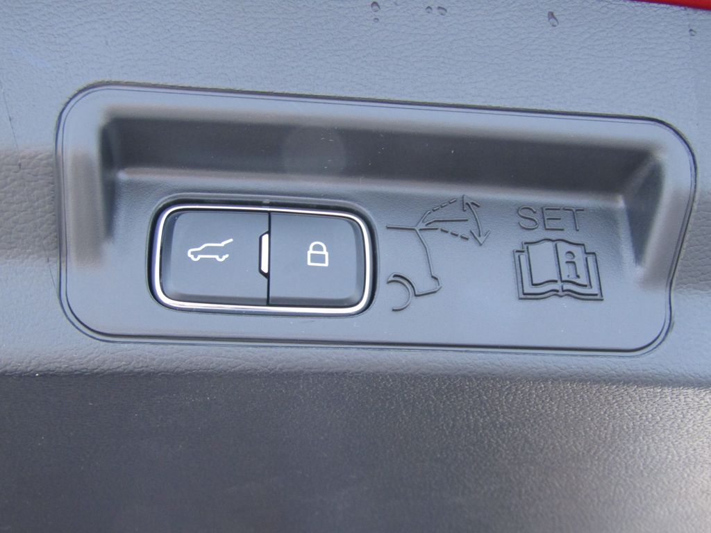 2025 Ford Explorer ST photo 6