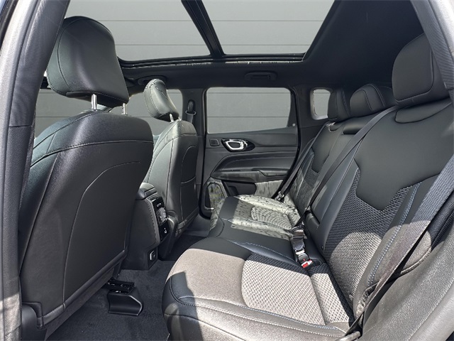 2025 Jeep Compass Latitude photo 2