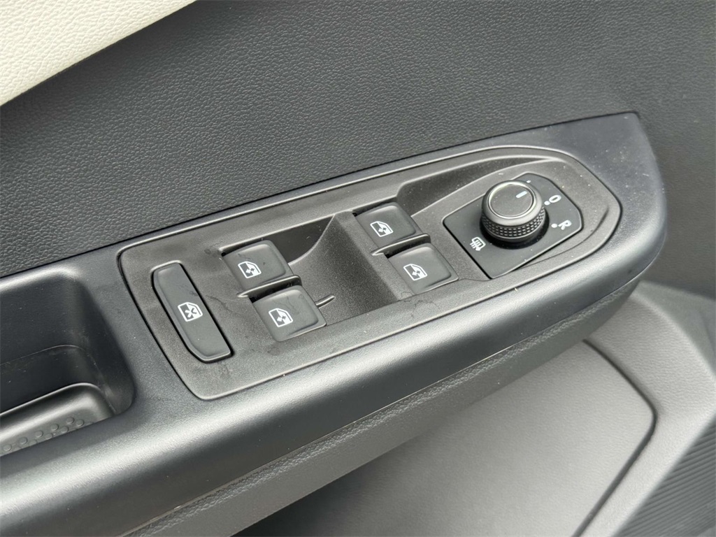 2025 Volkswagen Taos S photo 23