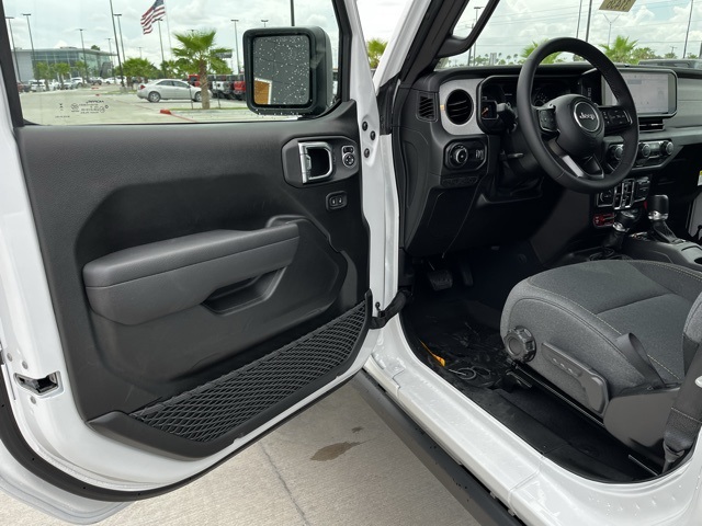 2025 Jeep Wrangler Willys photo 14