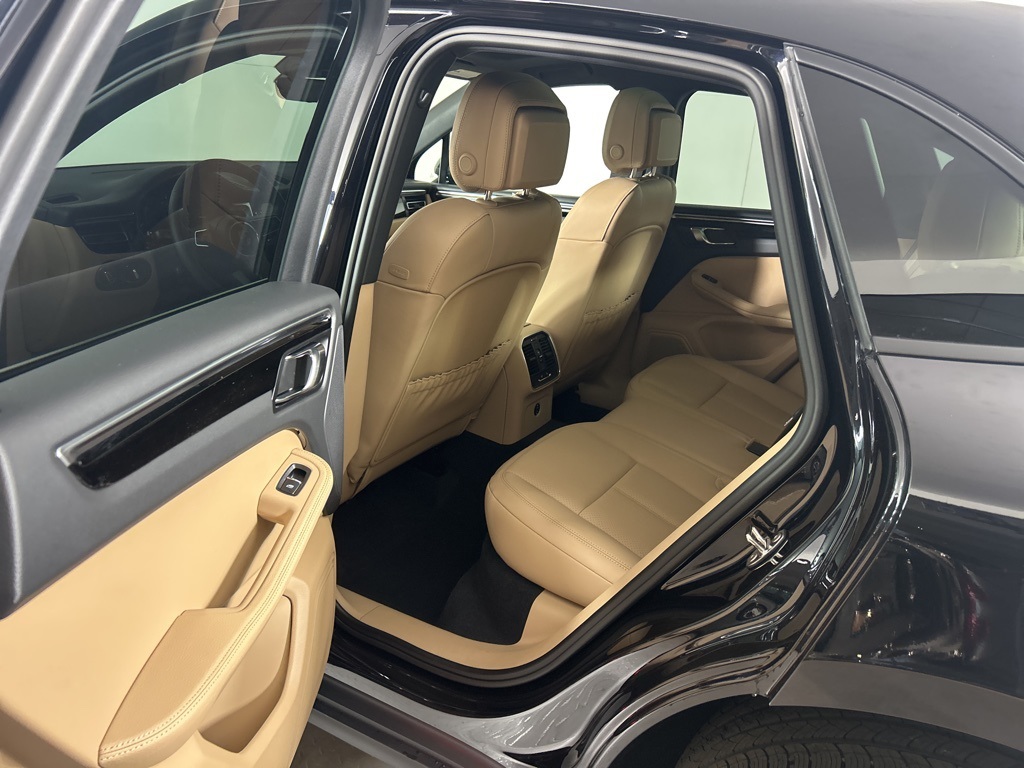 2025 Porsche Macan T photo 12
