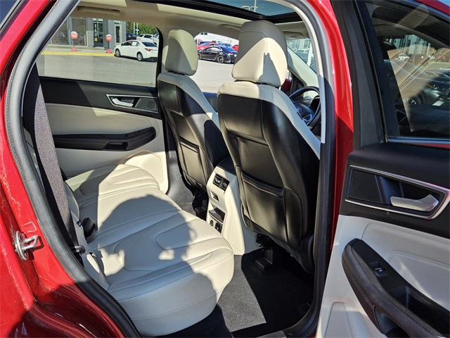 2021 Ford Edge Titanium photo 13