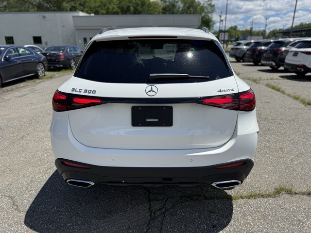 2025 Mercedes Benz GLC 300 4MATIC photo 4
