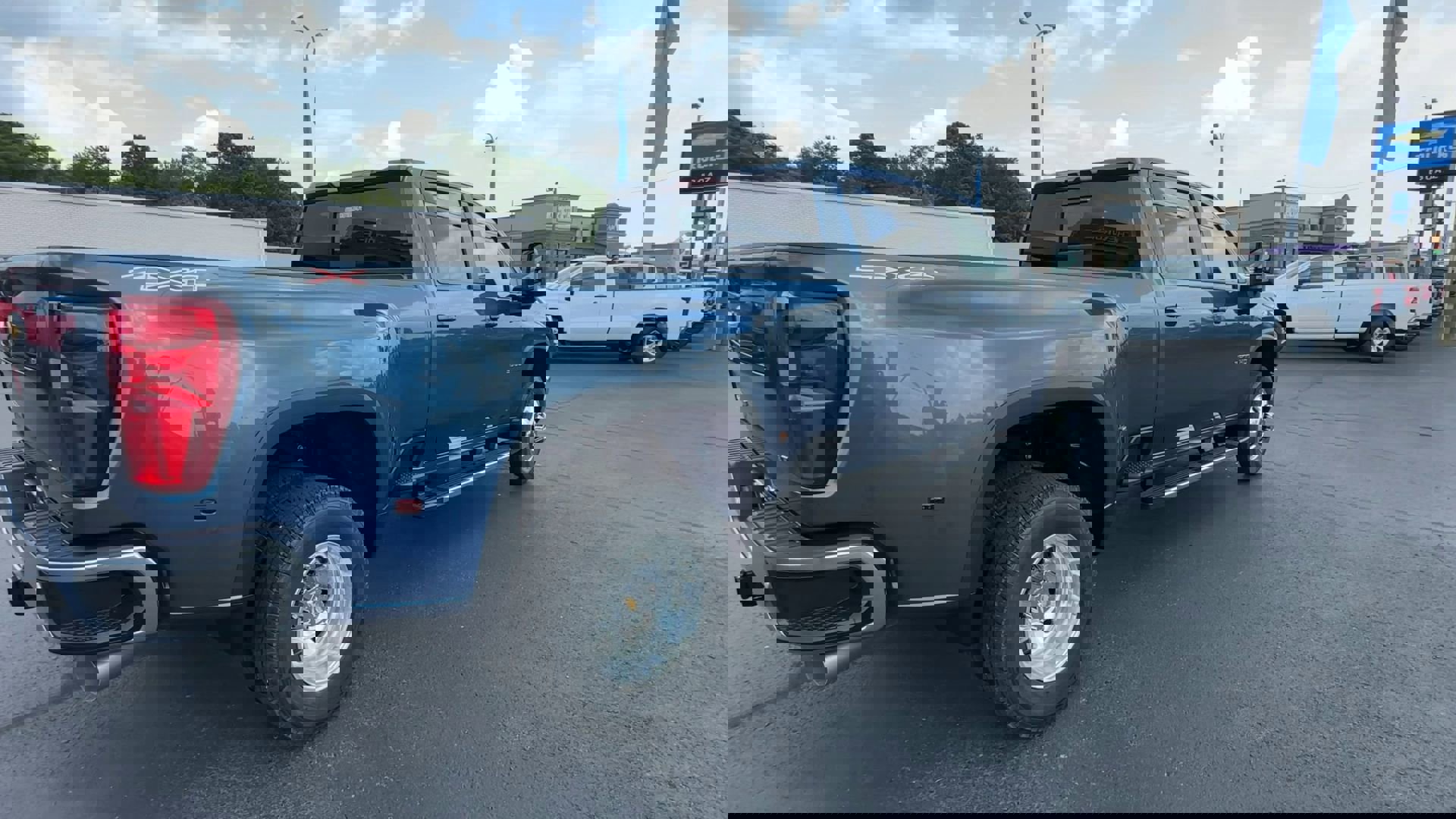 2025 Chevrolet Silverado 3500HD LT photo 7