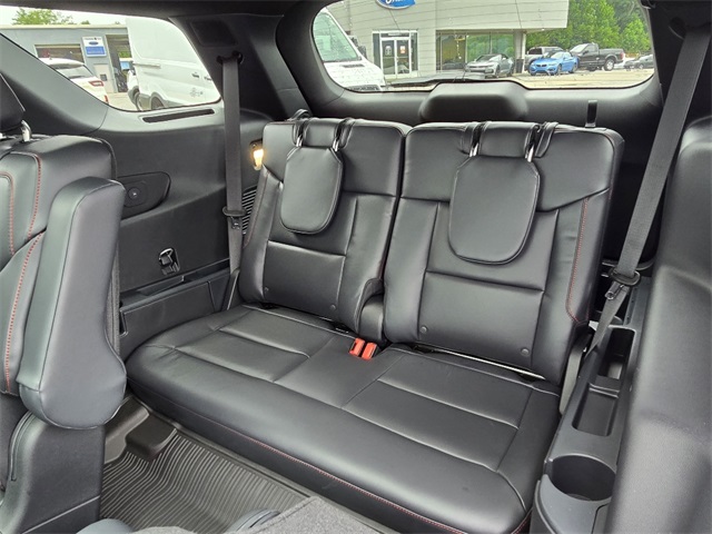 2025 Ford Explorer ST-Line photo 8