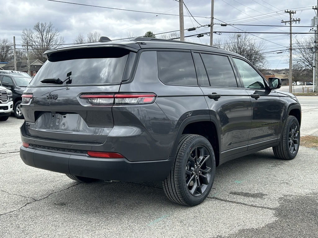 2025 Jeep Grand Cherokee Limited photo 3