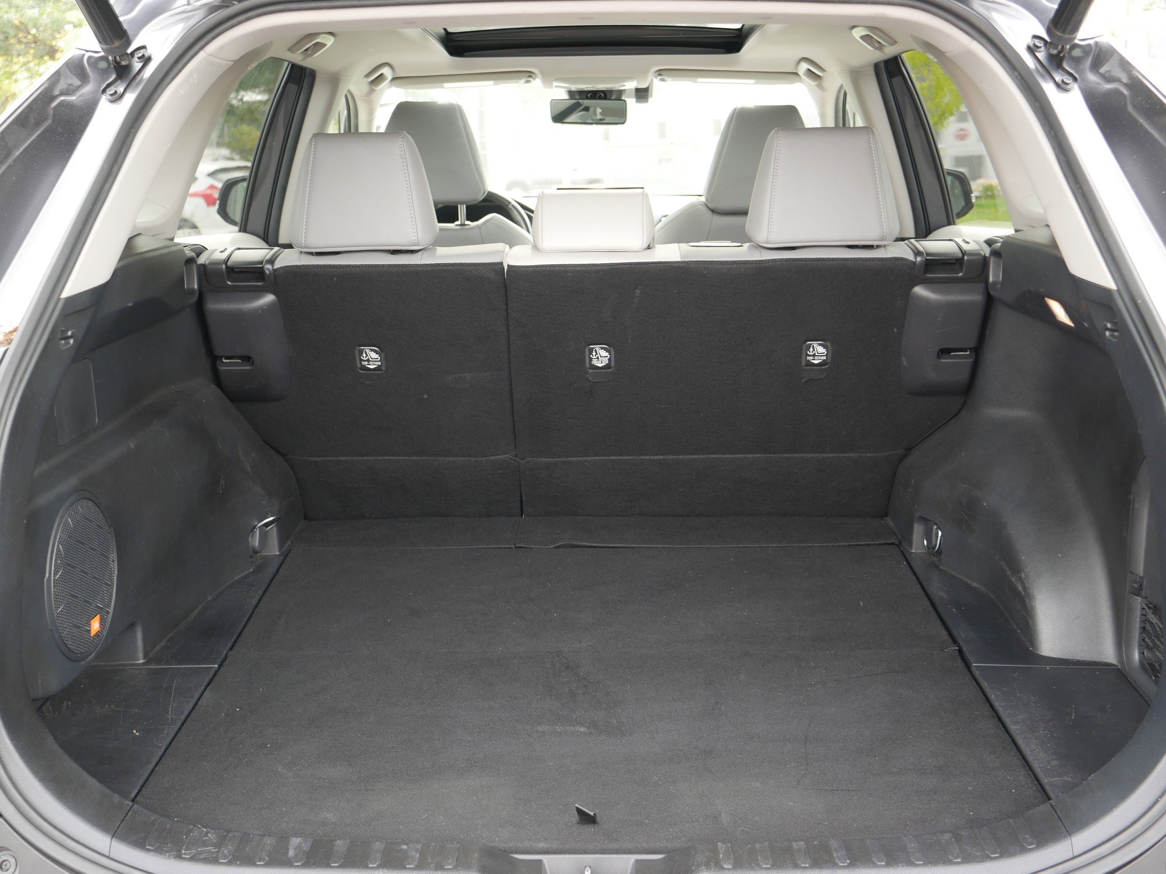 2019 Toyota RAV4 Hybrid Limited photo 16
