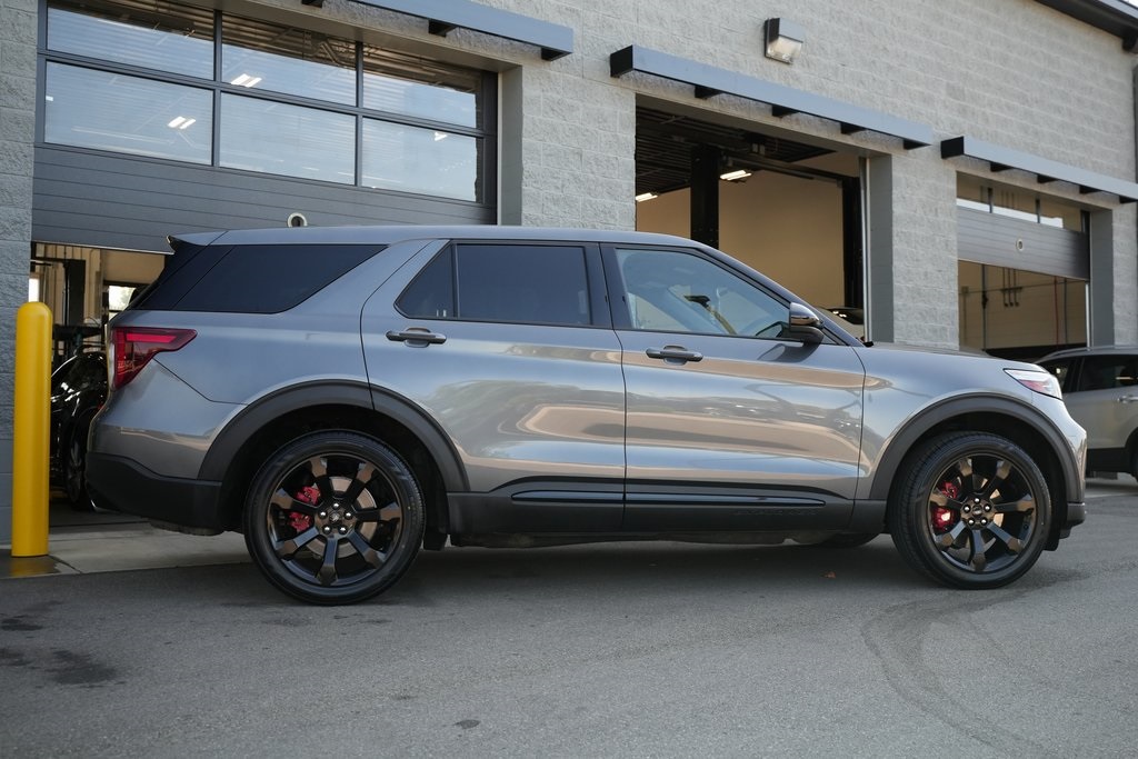 2022 Ford Explorer ST photo 6
