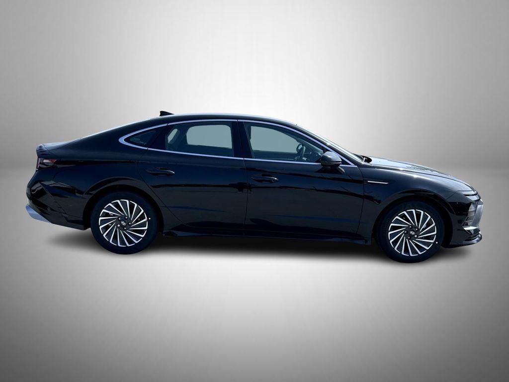 2025 Hyundai Sonata Hybrid SEL photo 4