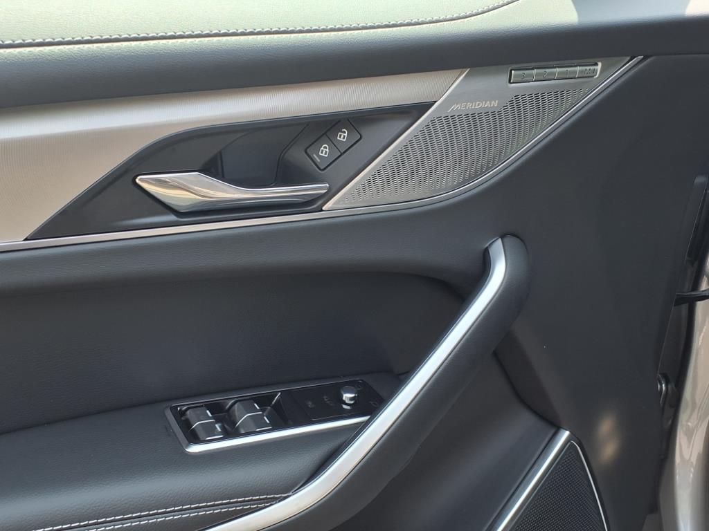 2026 Jaguar F-PACE P250 R-Dynamic S photo 8